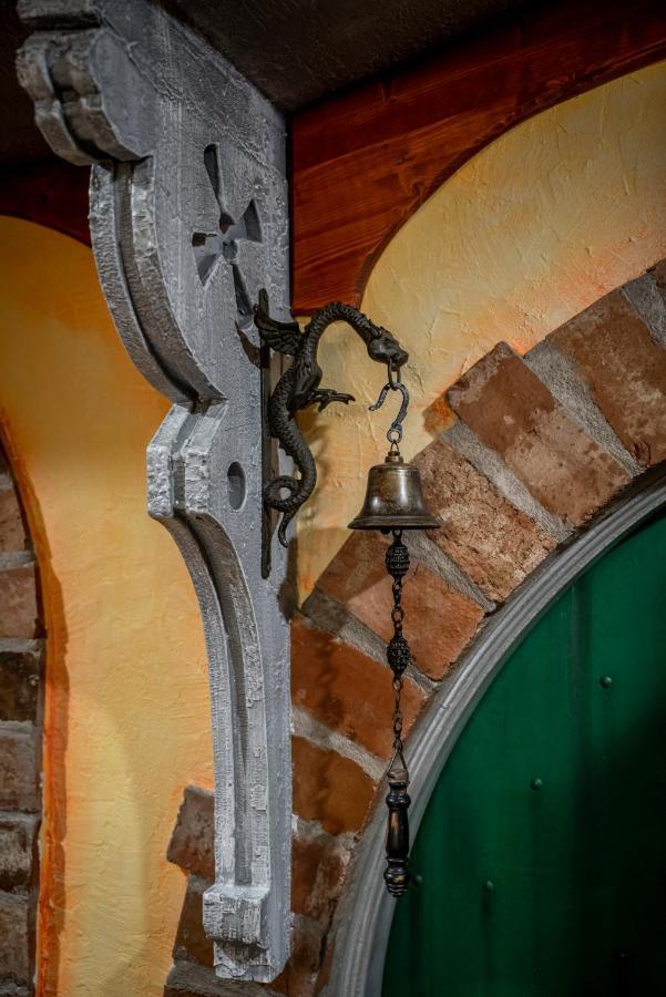The Hobbit House, Fantasy Comes Home! Russellville Exterior photo